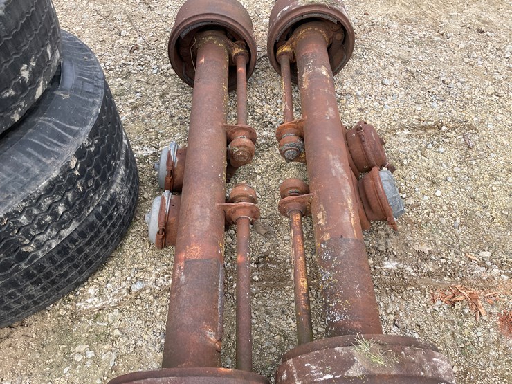 #4256-•-(2)-vintage-trailer-axles-image-5