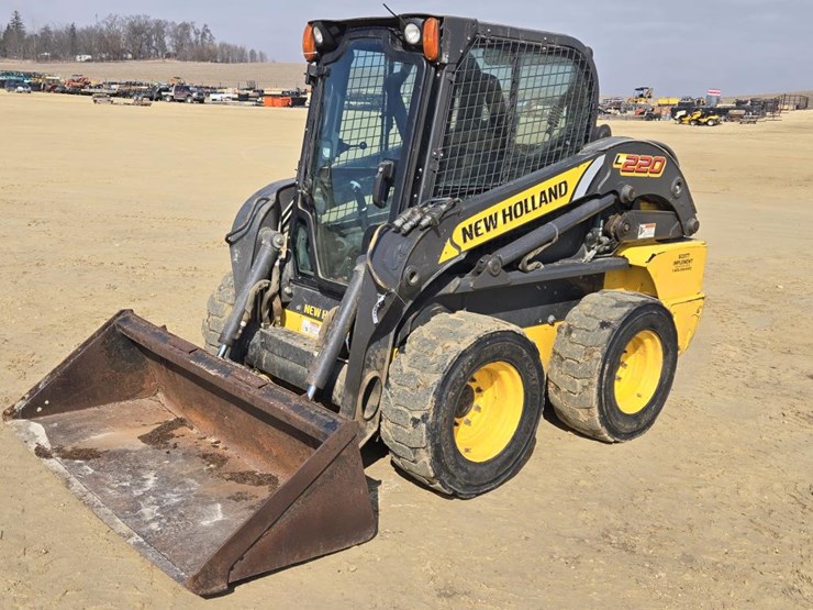 new-holland-l220-image-1