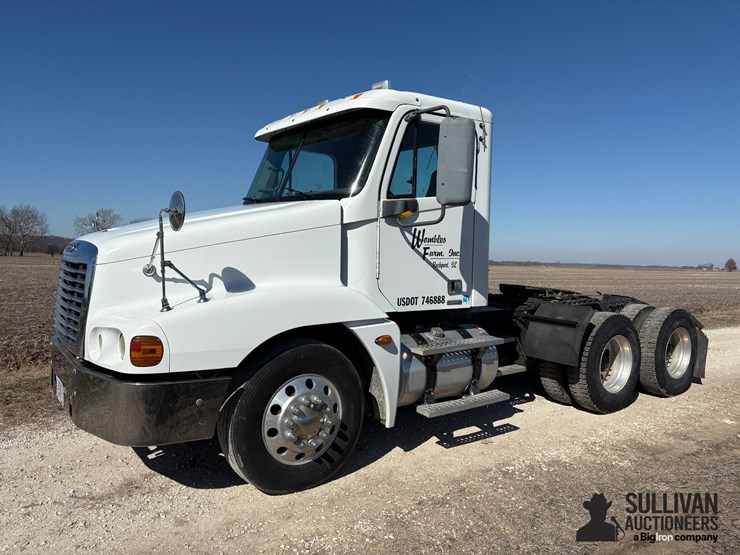 2004-freightliner-cst120-century-classic-s/t-t/a-day-cab-truck-tractor-image-9