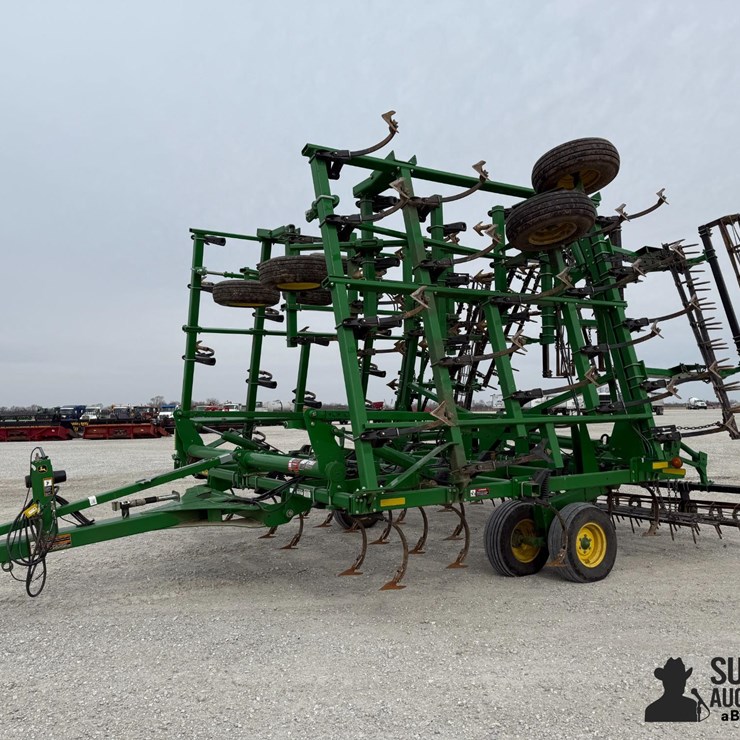 2013 JOHN DEERE 2210