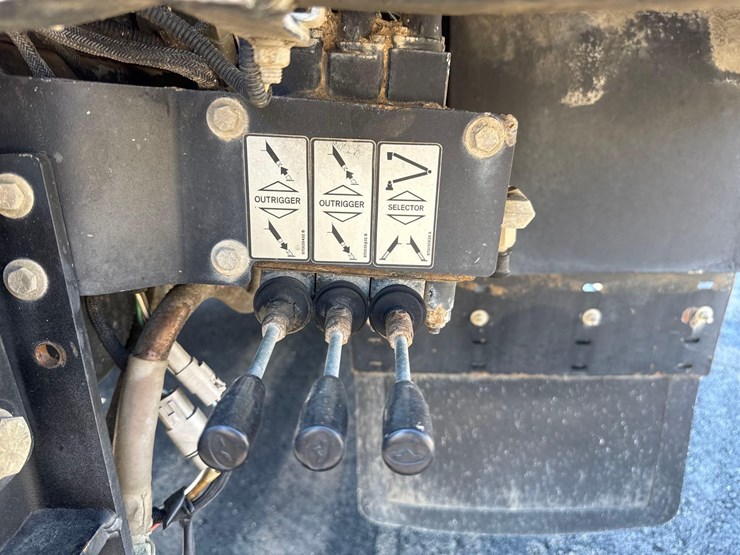 2017-freightliner-m2-s/a-altec-l42m-bucket-truck-image-22