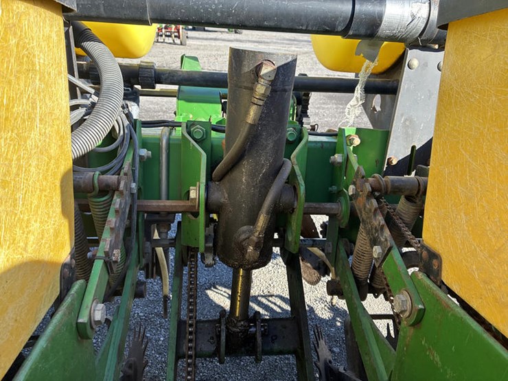 john-deere-7200-image-60
