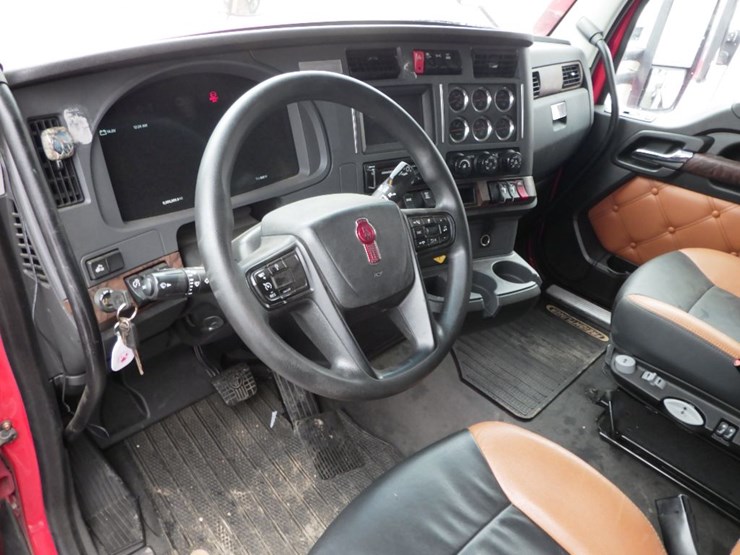 2022-kenworth-t680-image-26