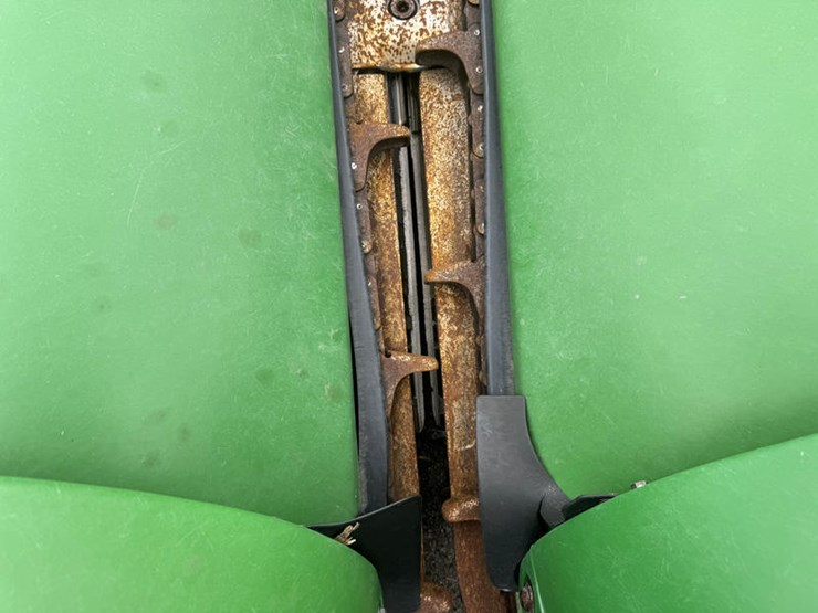 2013-john-deere-608c-image-9