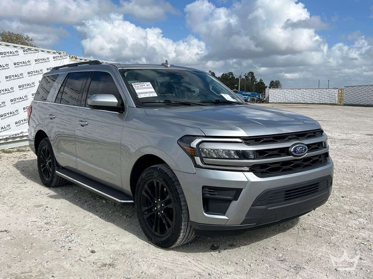 2022-ford-expedition-image-2