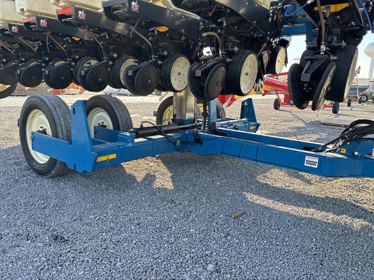 2010-kinze-3600-image-53