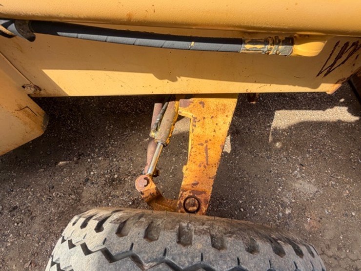 deere-210le-image-24