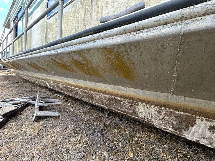 1982-14x46-summerset-aluminum-houseboat-image-13