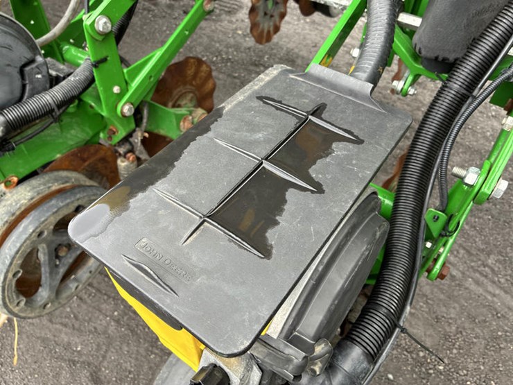 2019-john-deere-1775-image-90