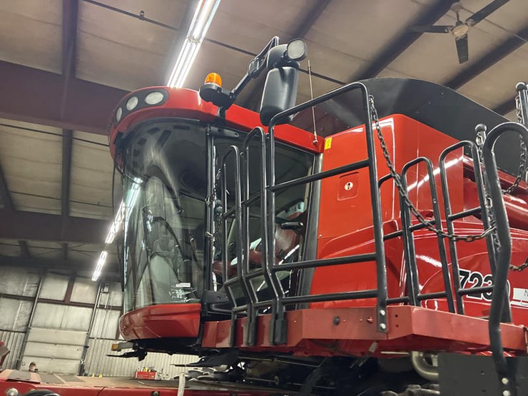 2012-case-ih-7230-image-28