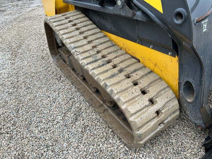 2017-new-holland-c232-image-12