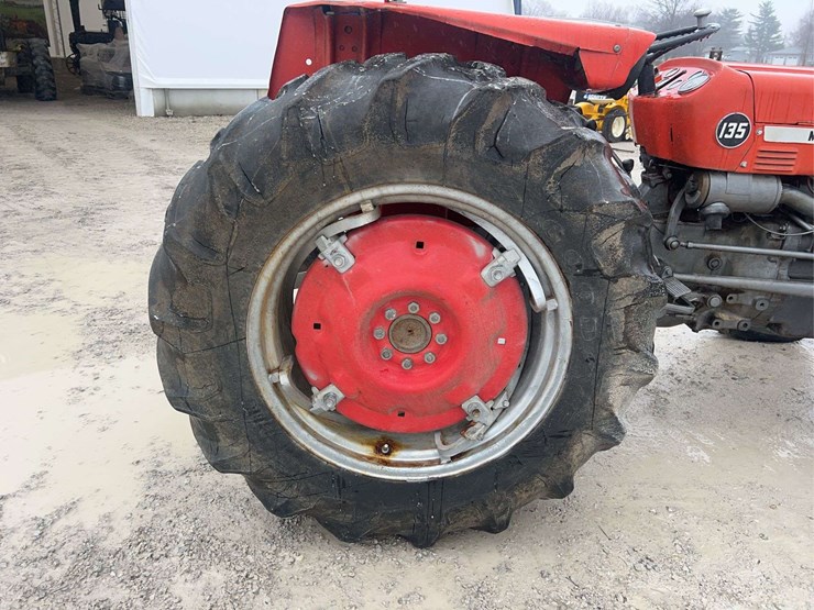 massey-ferguson-135-image-33