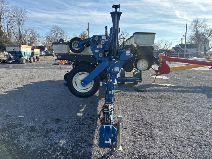2010-kinze-3600-image-10