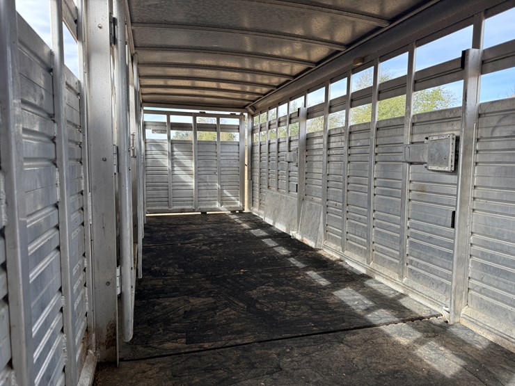 featherlite-24-ft-image-13