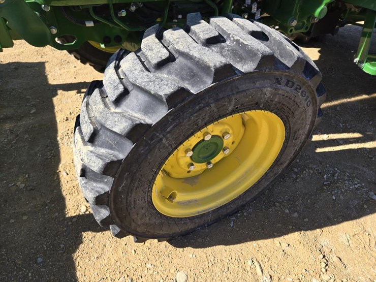 john-deere-4052m-image-3