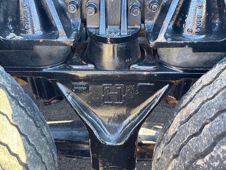 1999-peterbilt-357-image-11