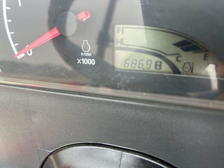 2015-mahindra-1533-image-10