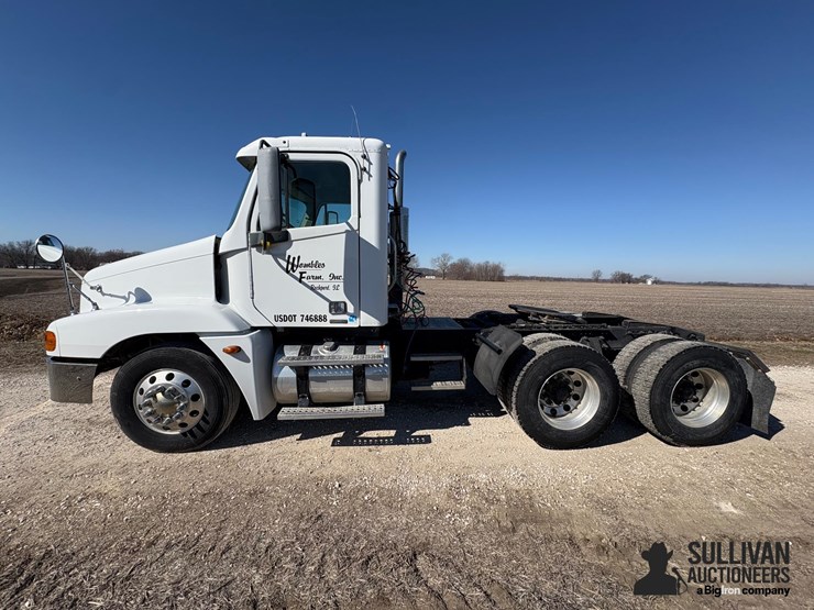2004-freightliner-cst120-century-classic-s/t-t/a-day-cab-truck-tractor-image-8