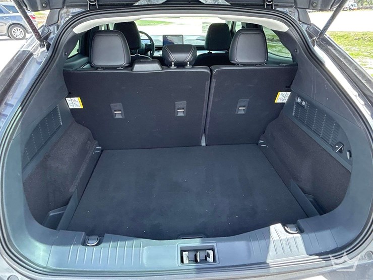 2021-ford-mustang-mach-e-image-23