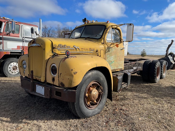 1963-mack-b61-image-1