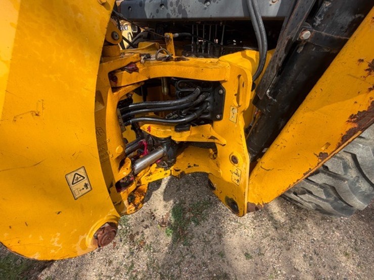 jcb-3cx-image-13