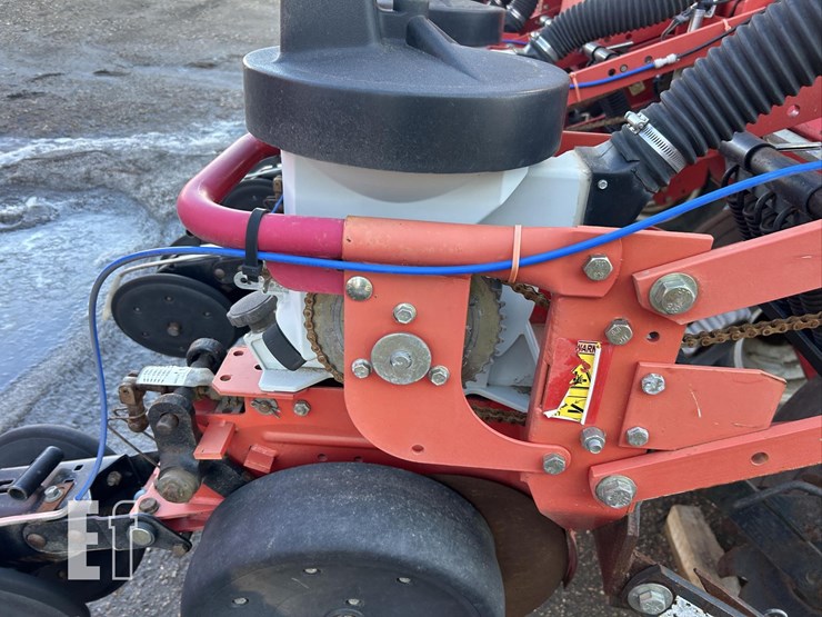 2009-white-8516-image-34