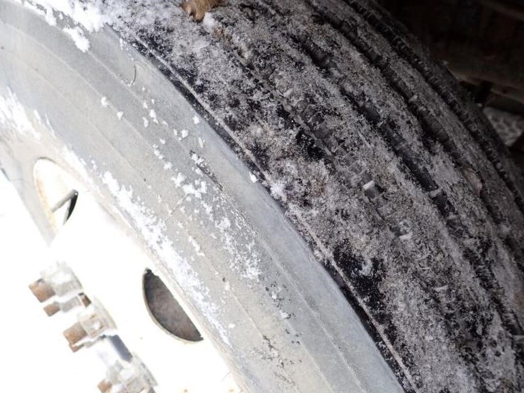 2004-gmc-t7500-image-57