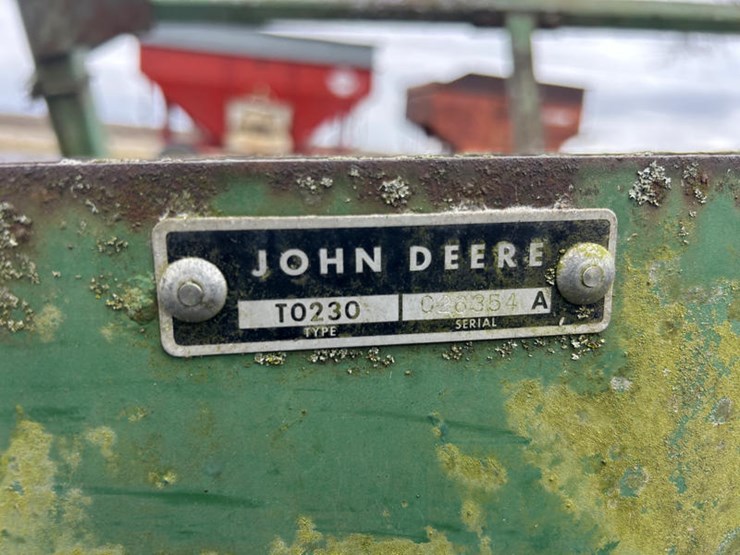 john-deere-230-image-2