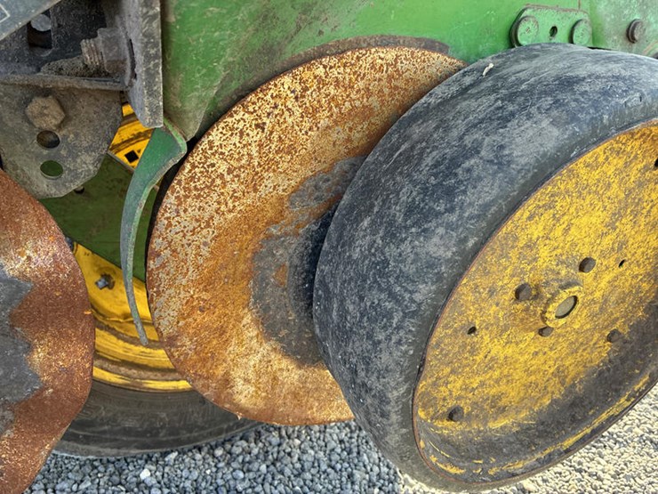 john-deere-7200-image-25