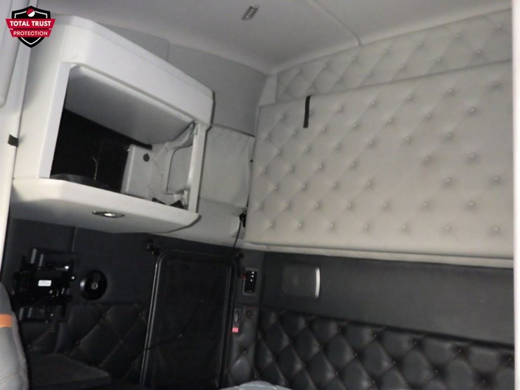 2022-kenworth-t680-image-21