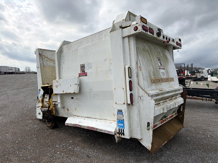 2008-caterpillar-10-image-4