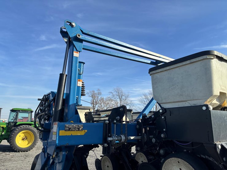 2010-kinze-3600-image-89