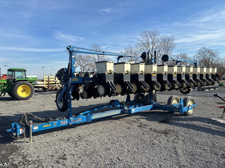 2010-kinze-3600-image-1