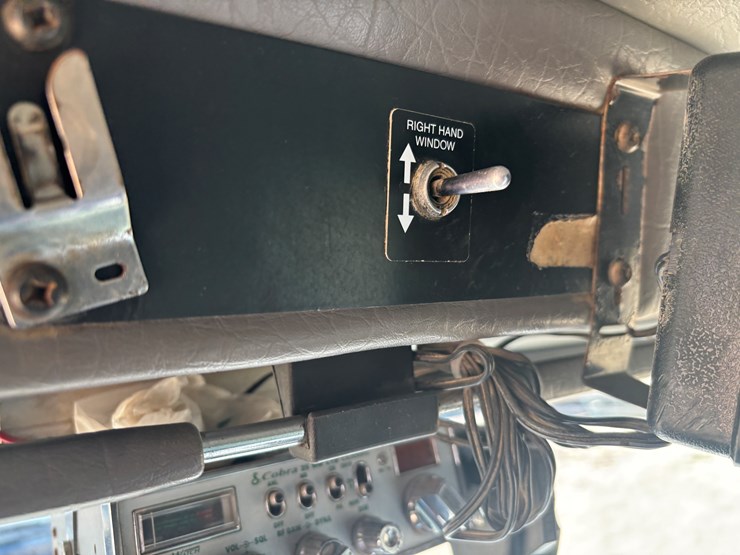 2009-peterbilt-340-image-43