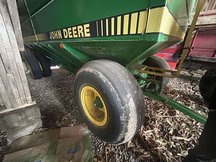 fox-bradly-600-center-dump-gravity-wagon-image-9