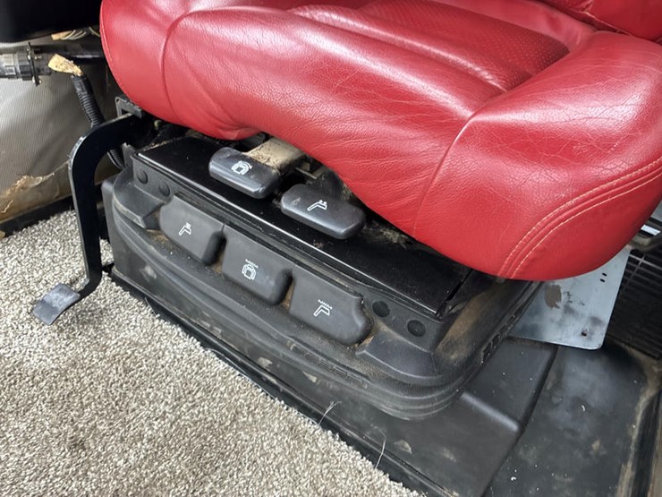 2015-case-ih-patriot-3340-image-71