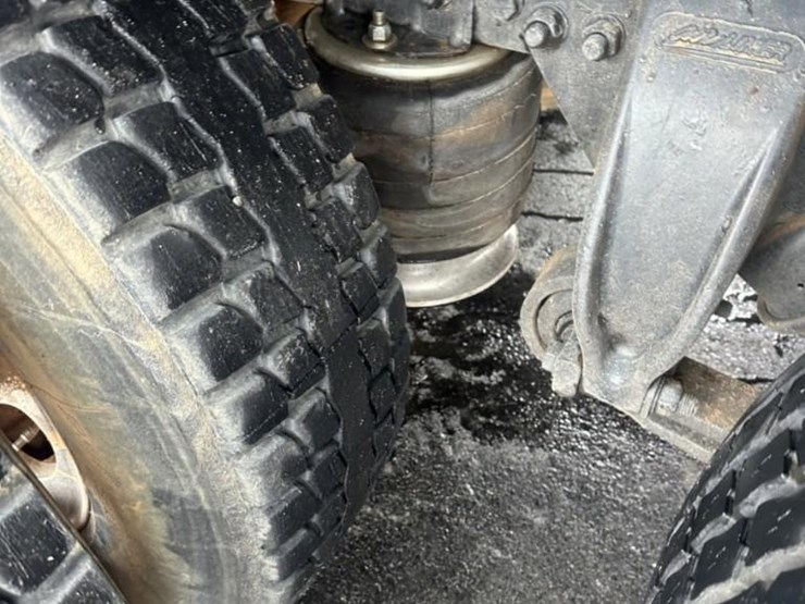 2007-sterling-l9000-4000-gallon-t/a-water-truck-image-32