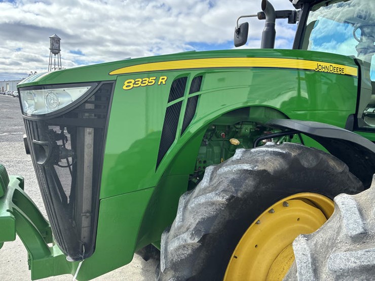 2013-john-deere-8335r-image-38