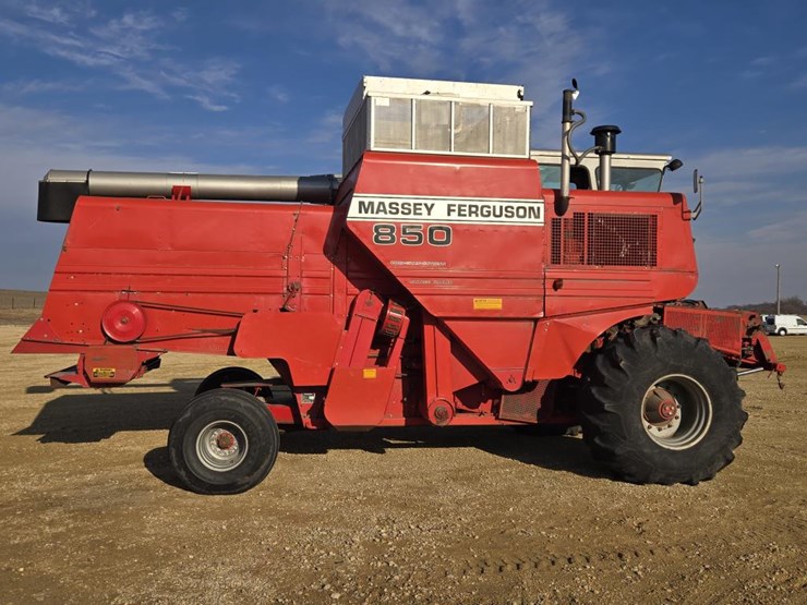 massey-ferguson-850-image-15