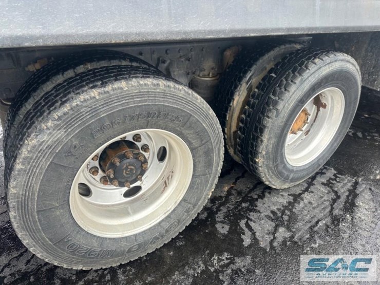 2007-sterling-l9000-4000-gallon-t/a-water-truck-image-13