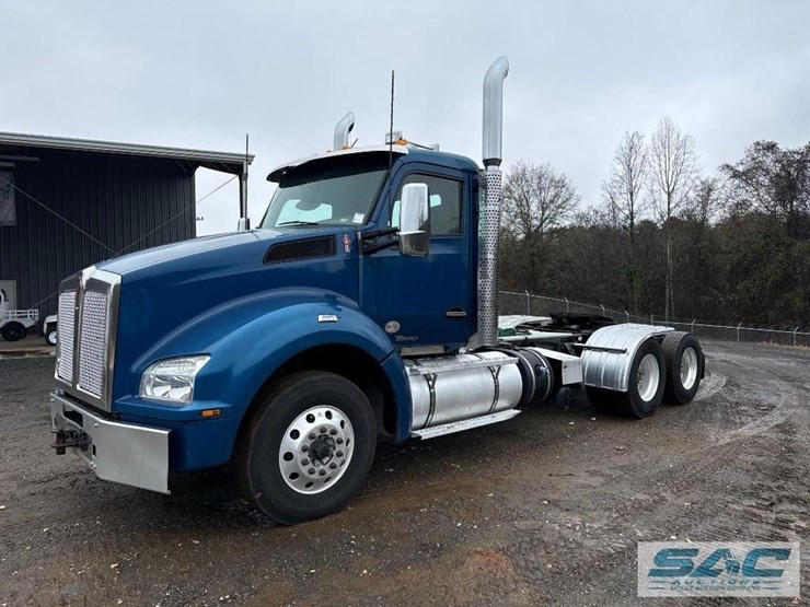 2015-kenworth-t880-image-1