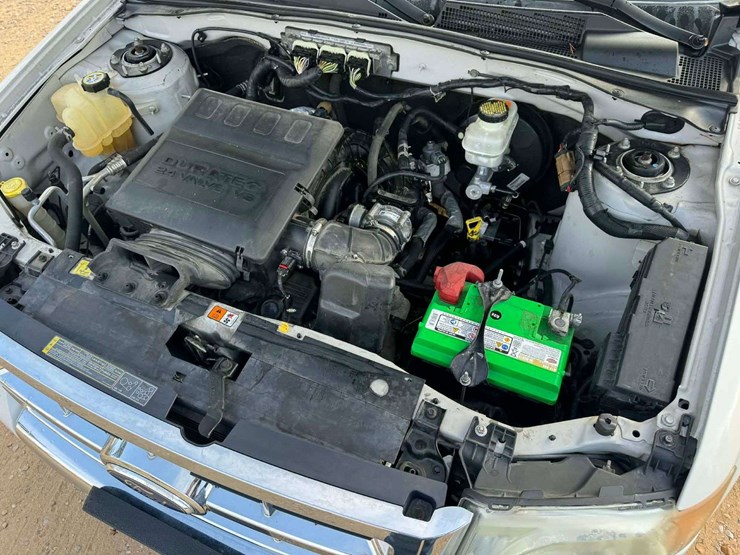 2010-ford-escape-image-11