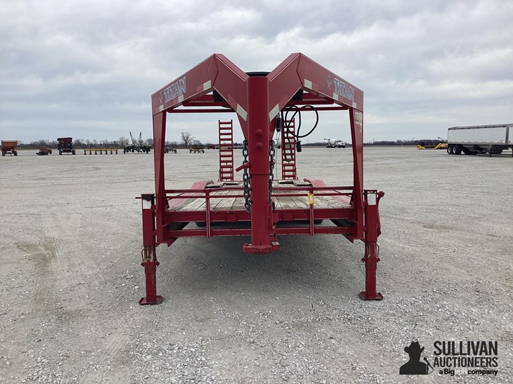 2013-titan-trailer-image-2