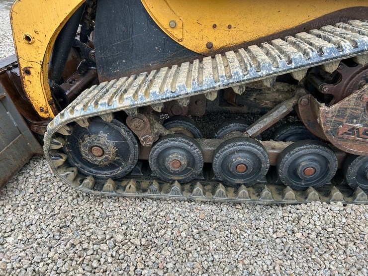 caterpillar-247b-image-17