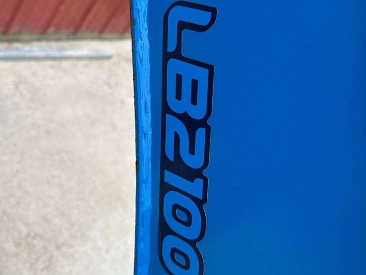 2025-ls-lb2100-backhoe-attachment-image-5