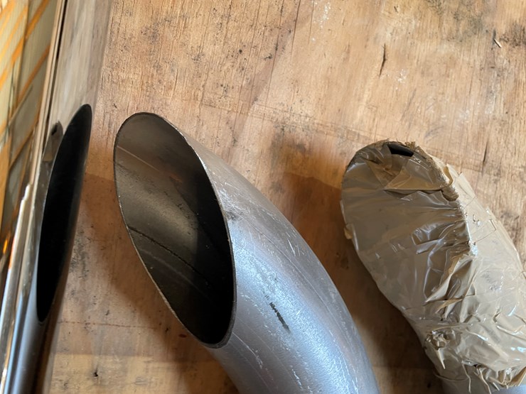 #8032-•-pair-of-exhaust-stacks-image-2