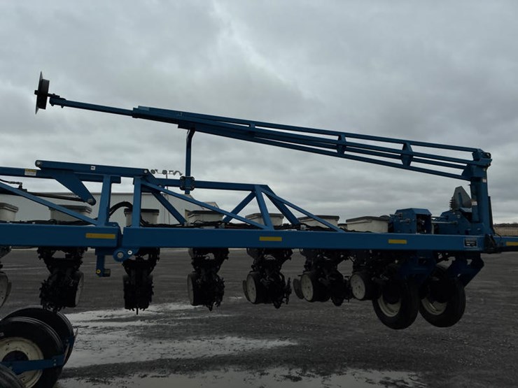 2010-kinze-3600-image-22