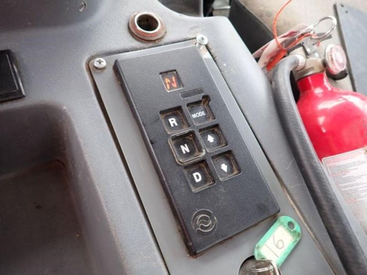 2004-gmc-t7500-image-21