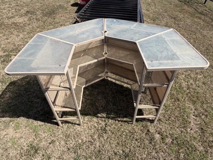 metal-patio-bar-image-3