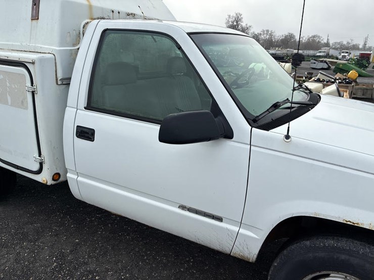 2000-chevrolet-2500-image-8